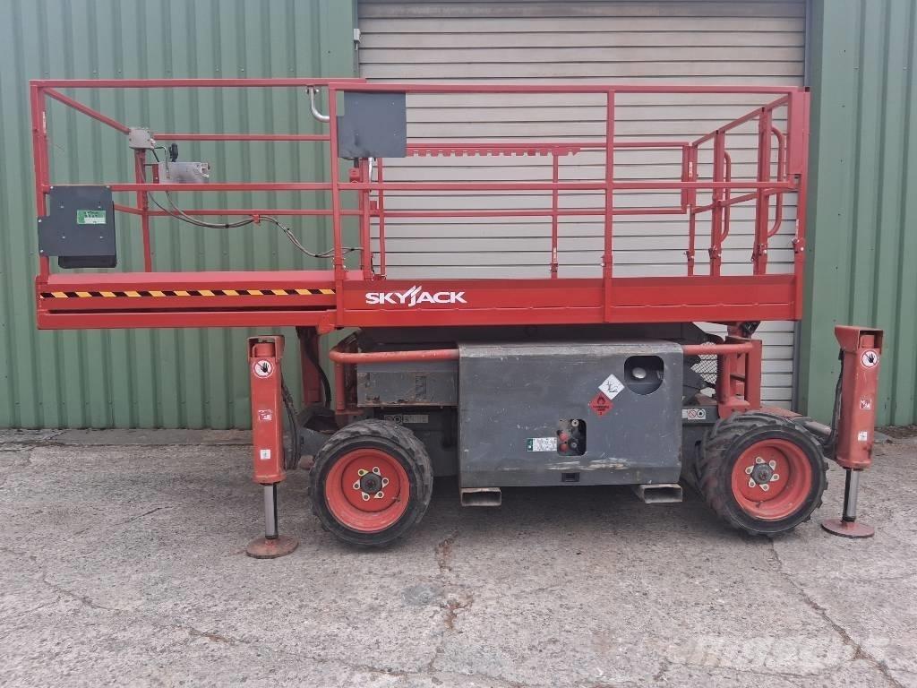 SkyJack SJ 6826 RT Plataformas tijera
