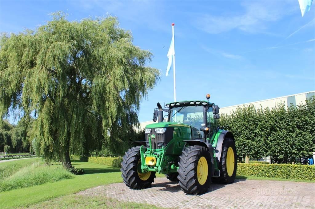 John Deere 6215R Tractores