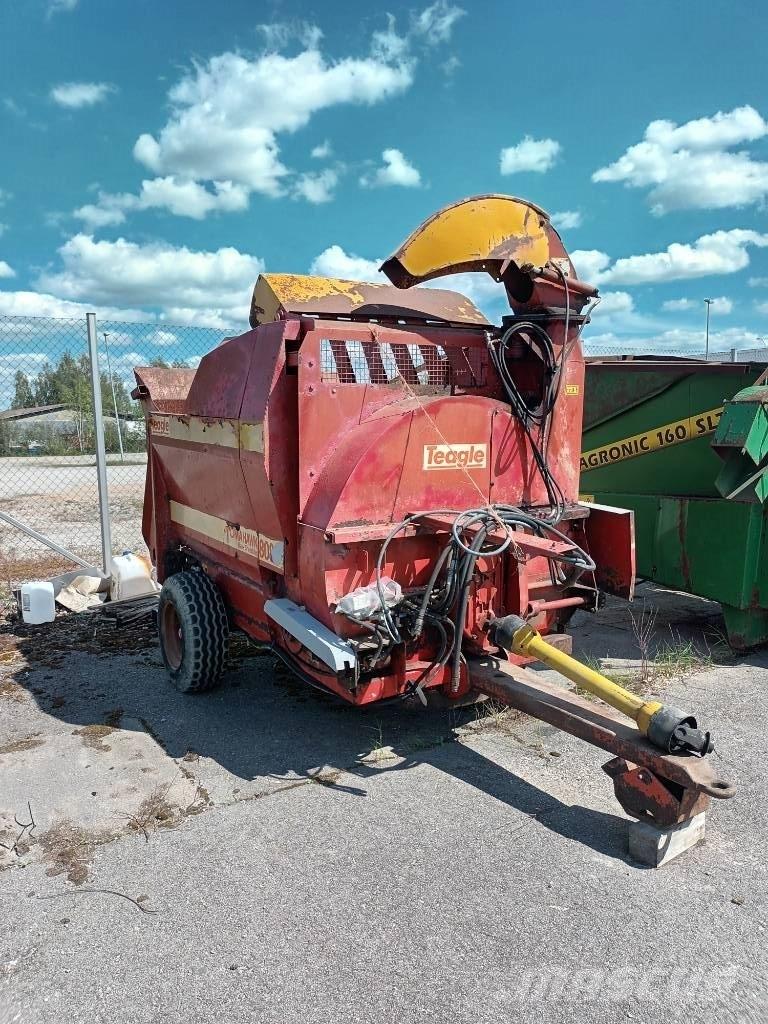 Tomahawk 808 Desmenuzadoras, cortadoras y desenrolladoras de pacas
