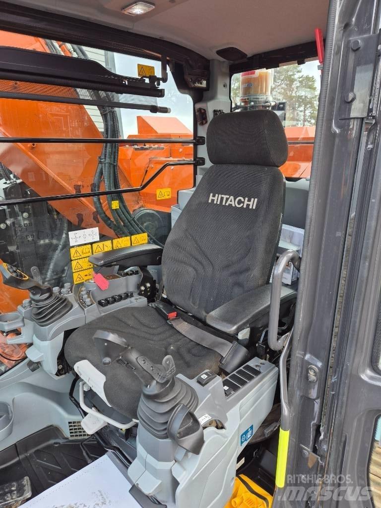 Hitachi ZX 135 US -7 Excavadoras de cadenas