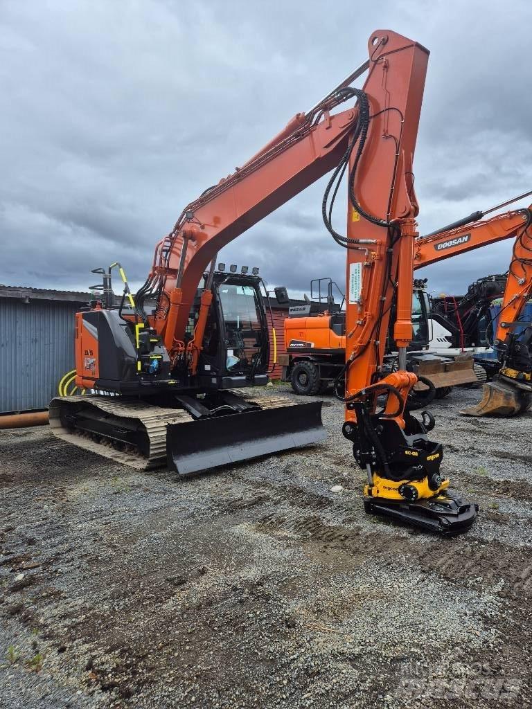 Hitachi ZX 135 US -7 Excavadoras de cadenas
