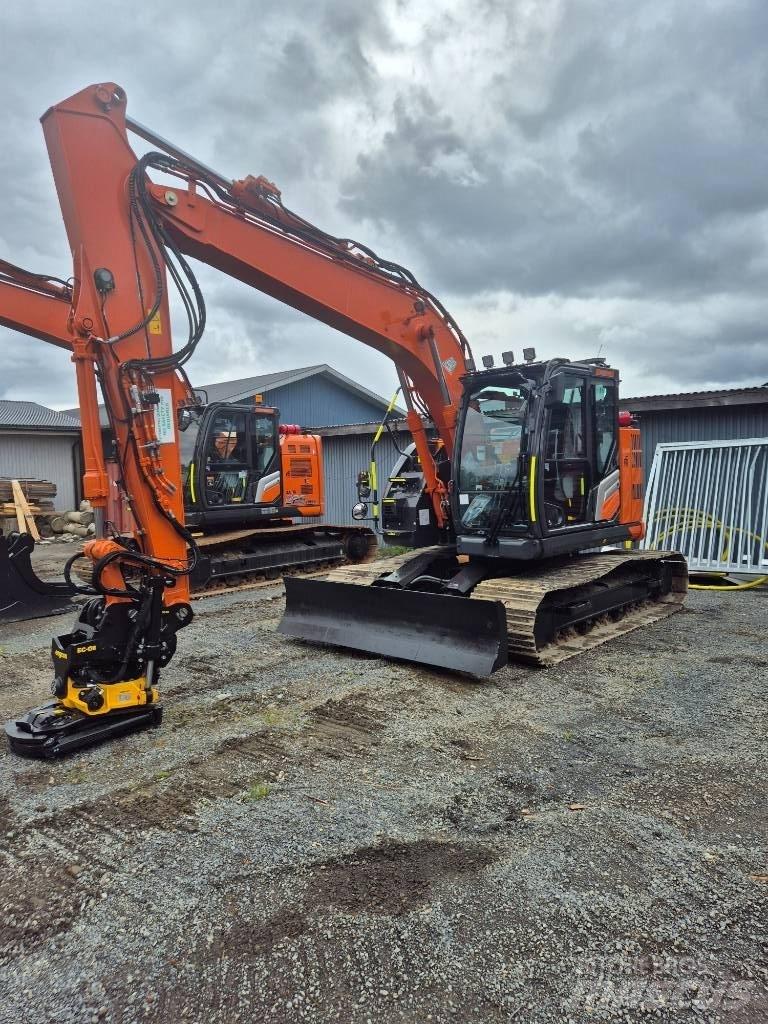 Hitachi ZX 135 US -7 Excavadoras de cadenas
