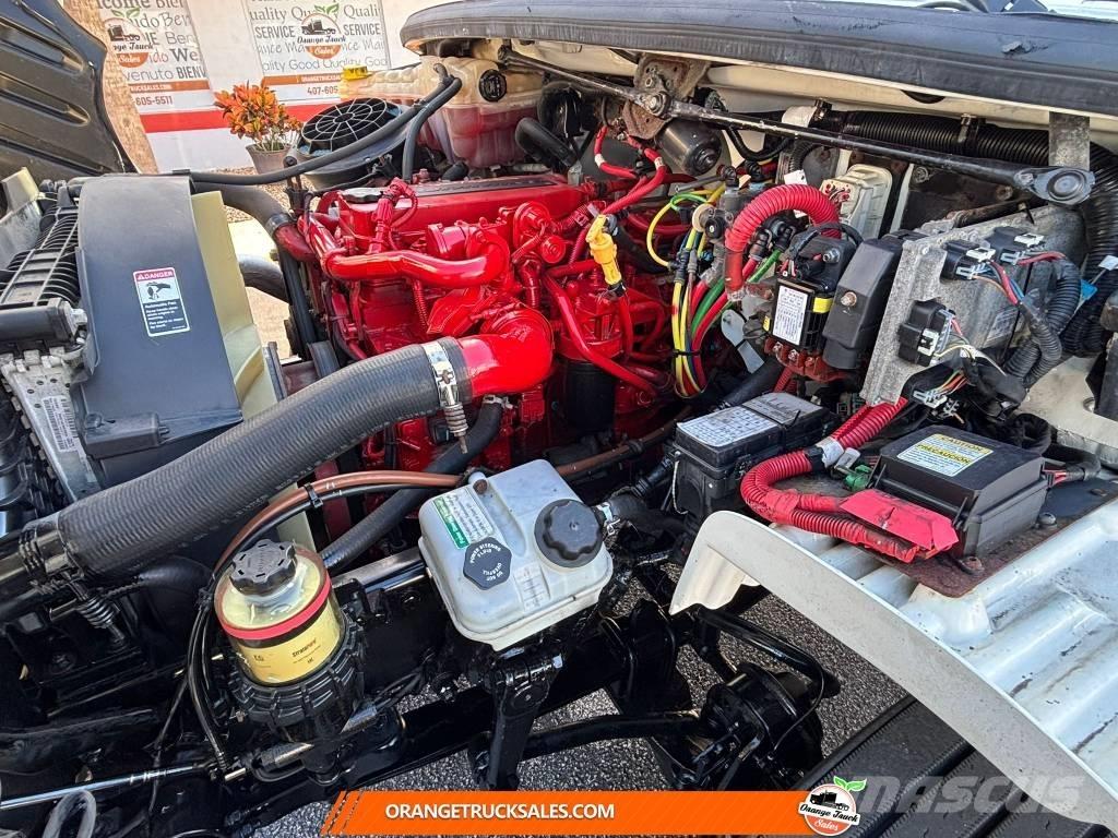 Freightliner M2 Camiones caja cerrada