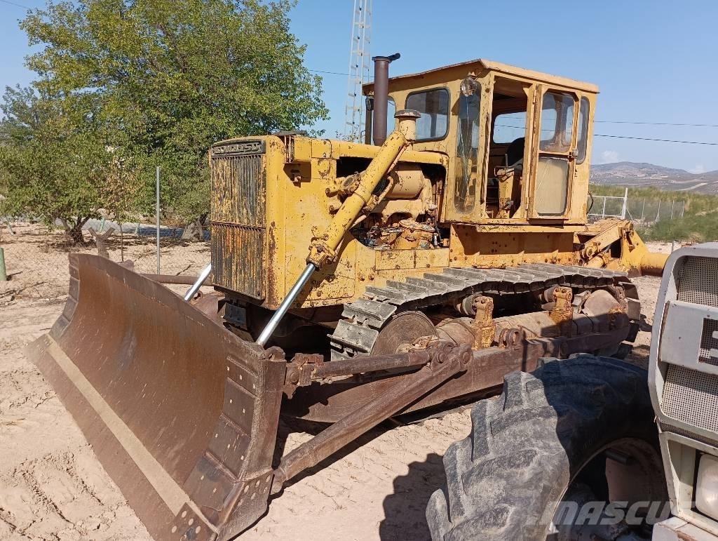 Komatsu D 85 A-12 Buldozer sobre oruga