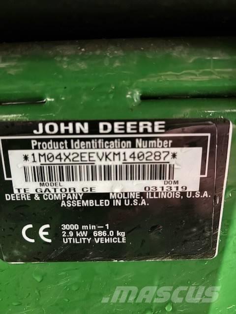 John Deere Gator TE Maquinaria para servicios públicos