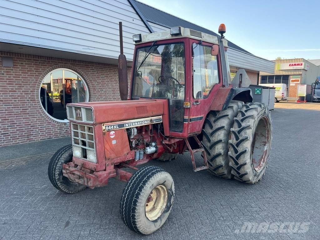 International 844 Tractores