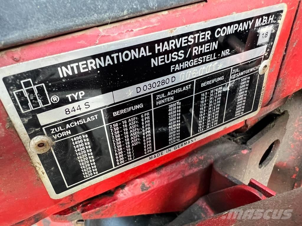 International 844 Tractores
