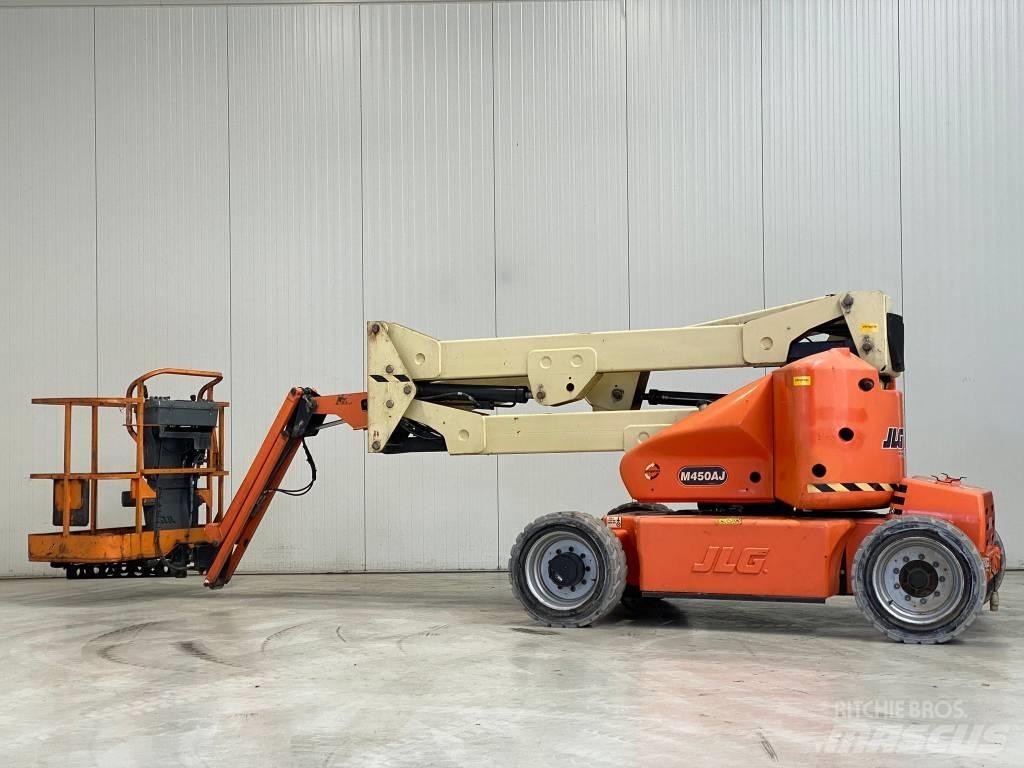 JLG M450AJ Plataforma de trabajo articulada