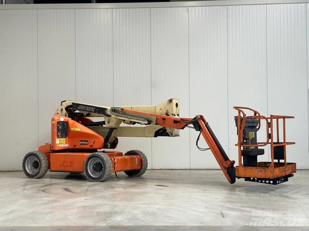 JLG M450AJ Plataforma de trabajo articulada