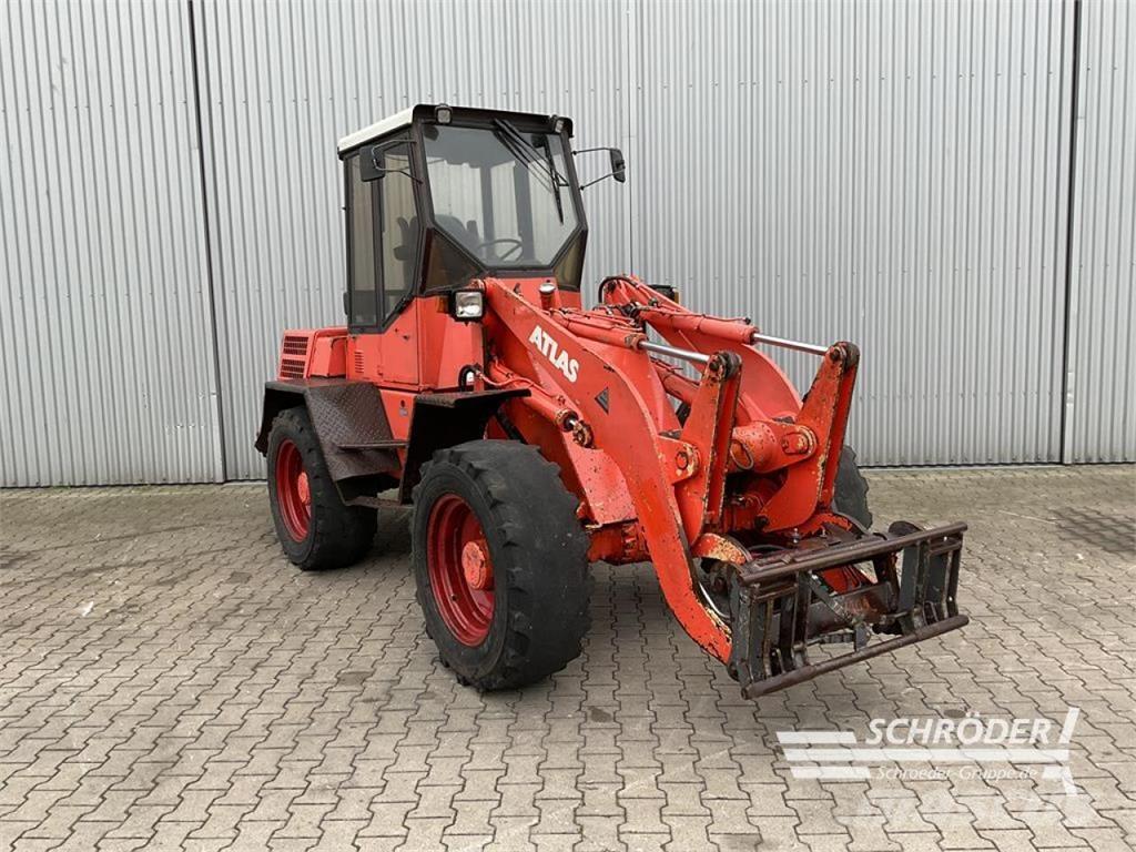 Atlas 82 E Cargadoras sobre ruedas