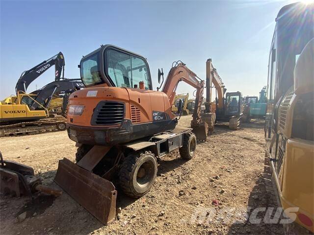 Doosan DX60W Excavadoras de ruedas