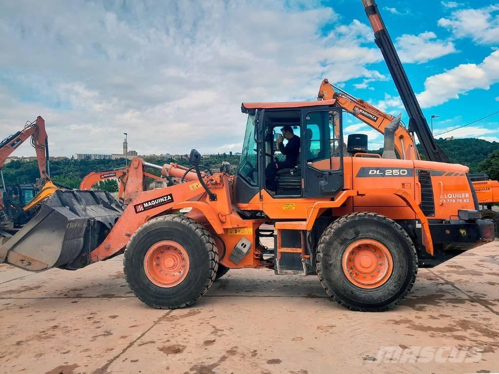 Doosan DL 250-3 Cargadoras sobre ruedas