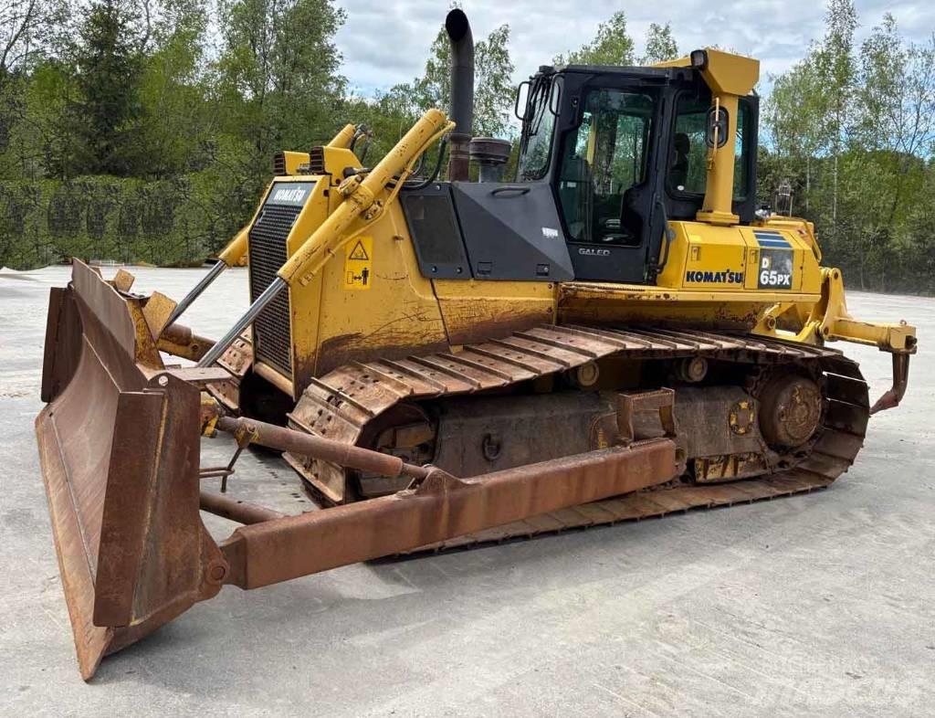 Komatsu D 65 PX-15 Buldozer sobre oruga