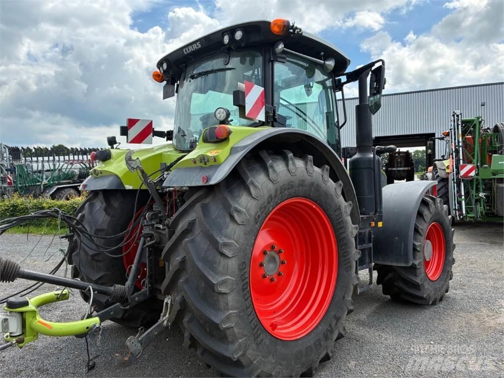 CLAAS ARION 650 Tractores