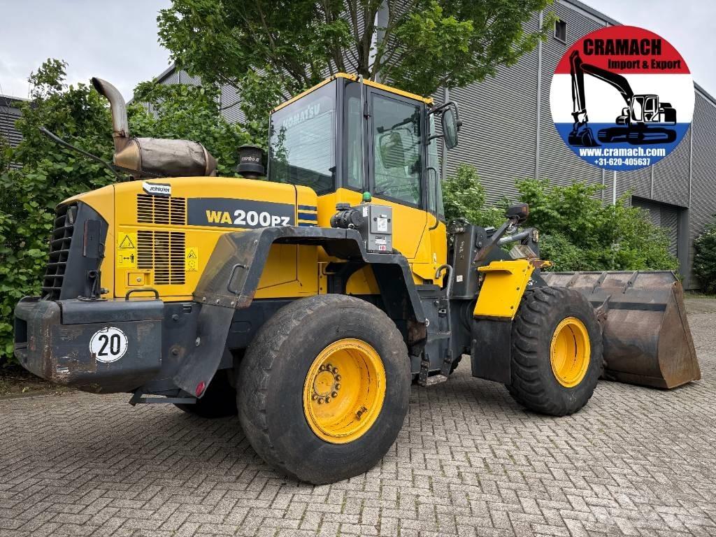 Komatsu WA 200 PZ-6 Cargadoras sobre ruedas