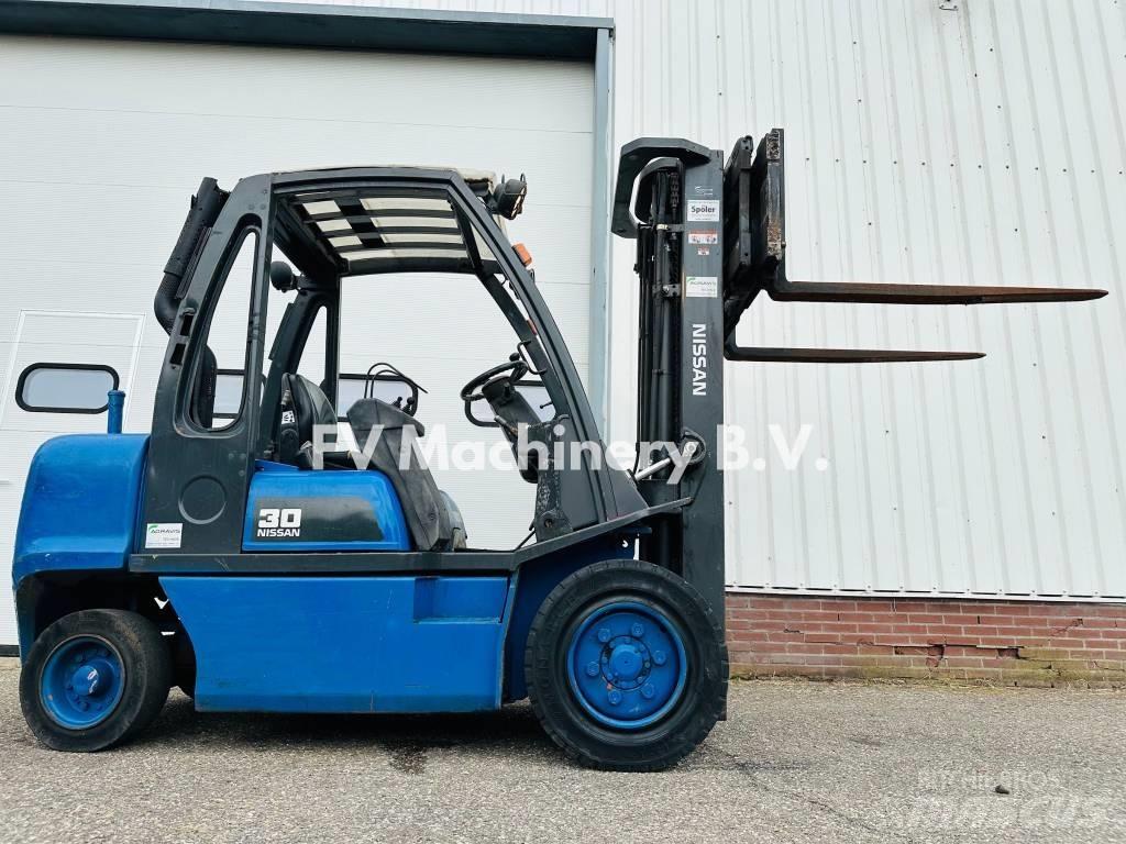 Nissan FGD 02A-300 Carretillas diesel