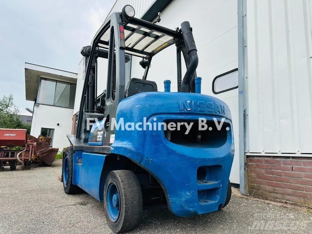 Nissan FGD 02A-300 Carretillas diesel
