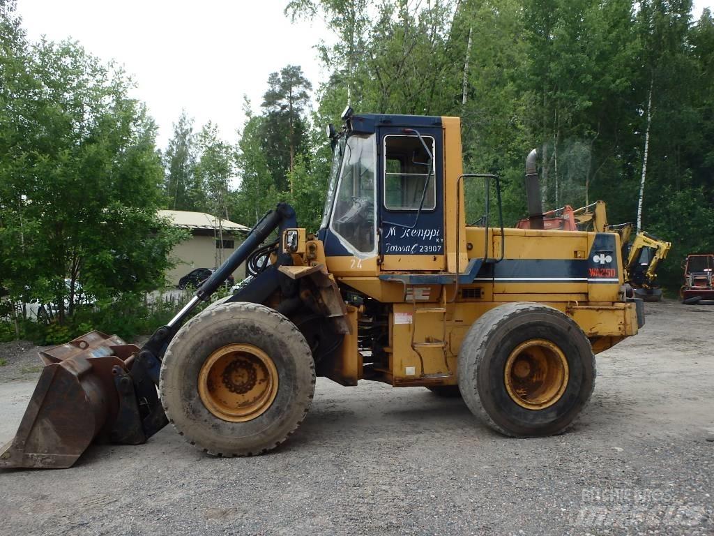 Komatsu WA 250-1 Cargadoras sobre ruedas