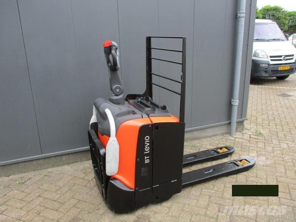 Toyota LPE200 Transpaletas Eléctricas con plataforma