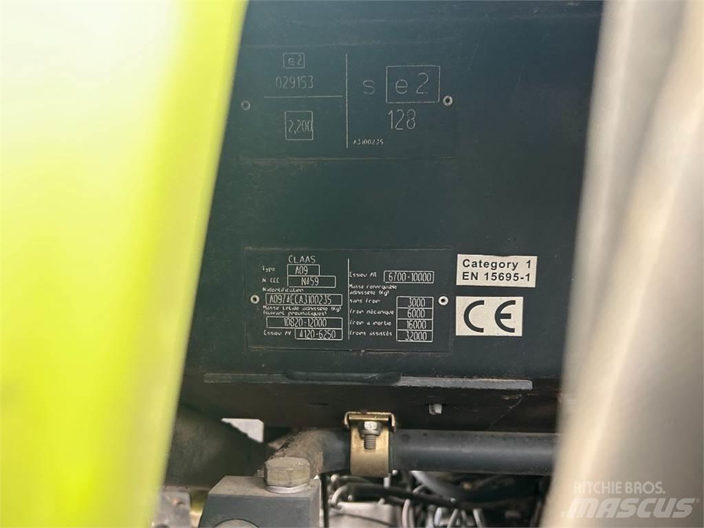 CLAAS Axion 810 Tractores