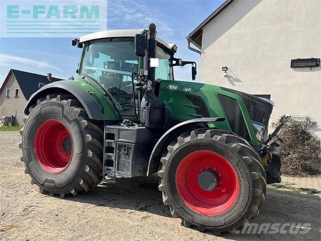 Fendt 826 vario Tractores