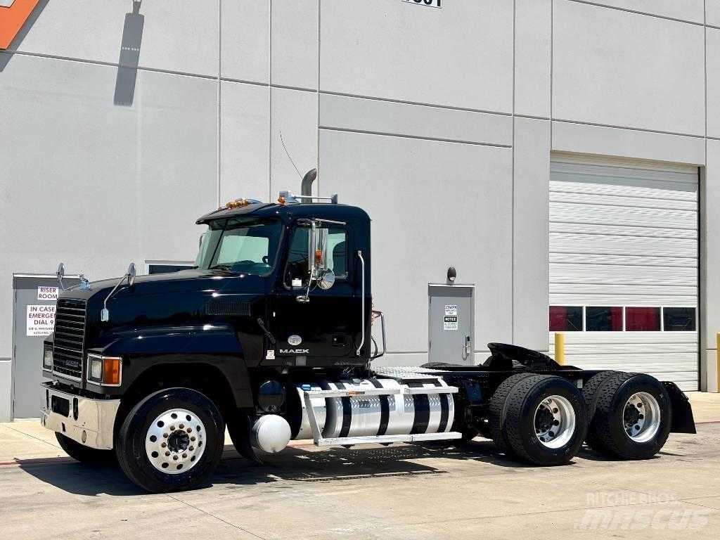 Mack CHU 613 Cabezas tractoras
