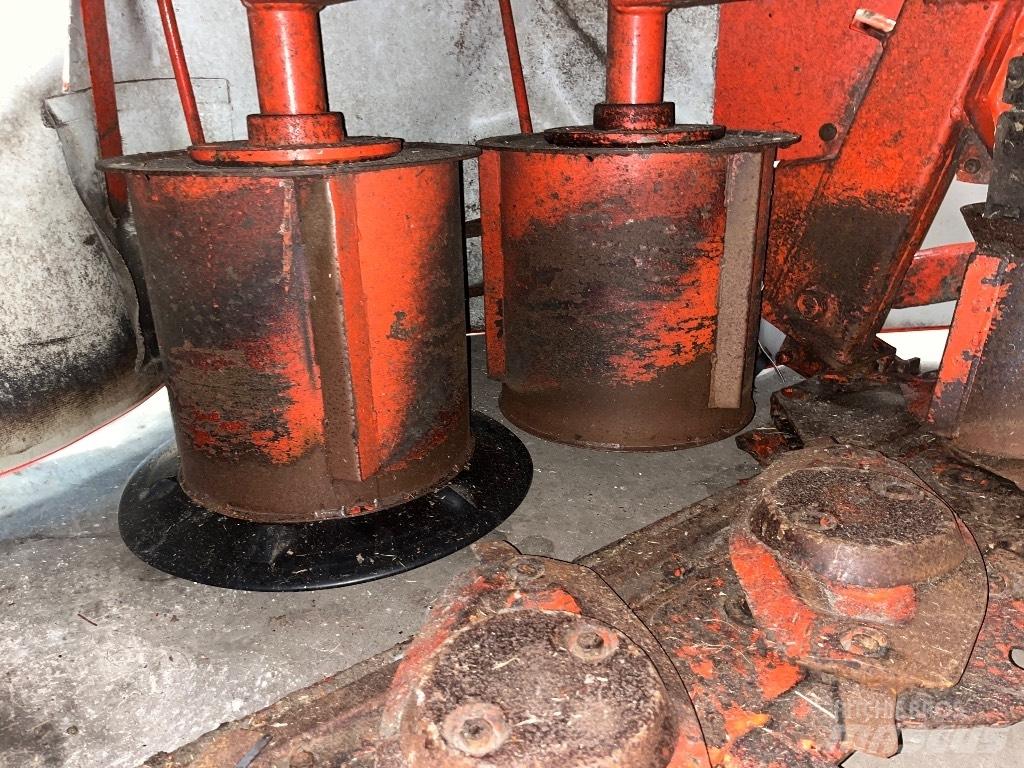 Kuhn 3510 / 802 F Segadoras y cortadoras de hojas para pastos