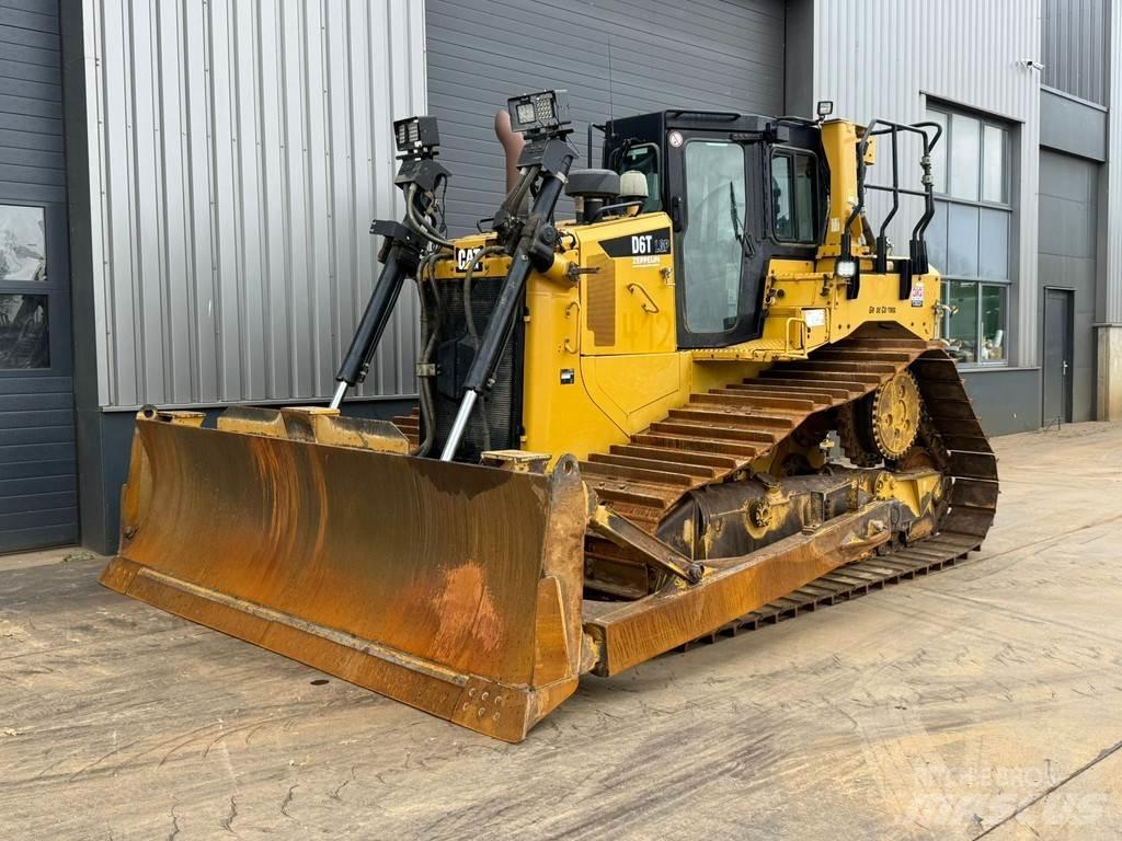 CAT D6T LGP Buldozer sobre oruga