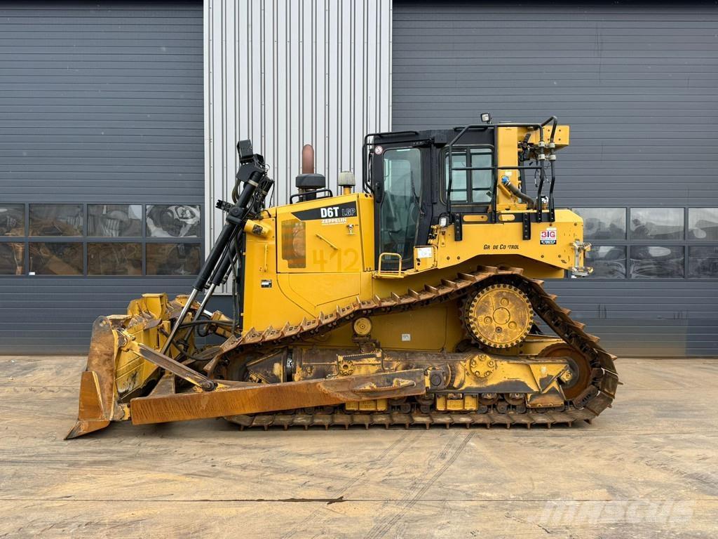 CAT D6T LGP Buldozer sobre oruga