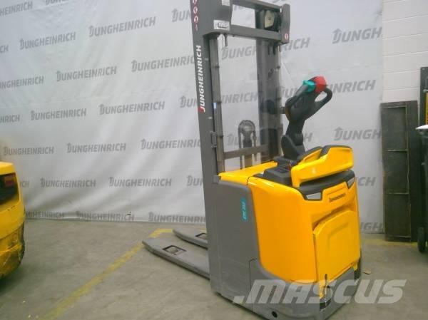 Jungheinrich ERC 212 Apiladores eléctricos autopropulsados