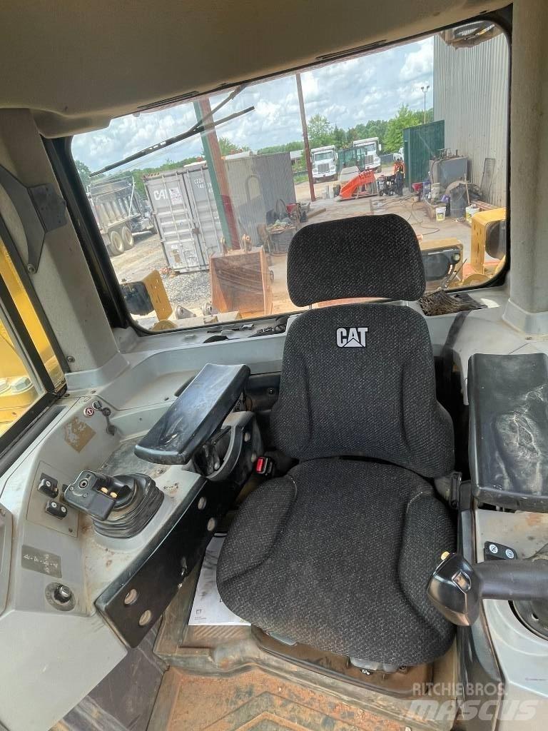 CAT D 8 T Buldozer sobre oruga