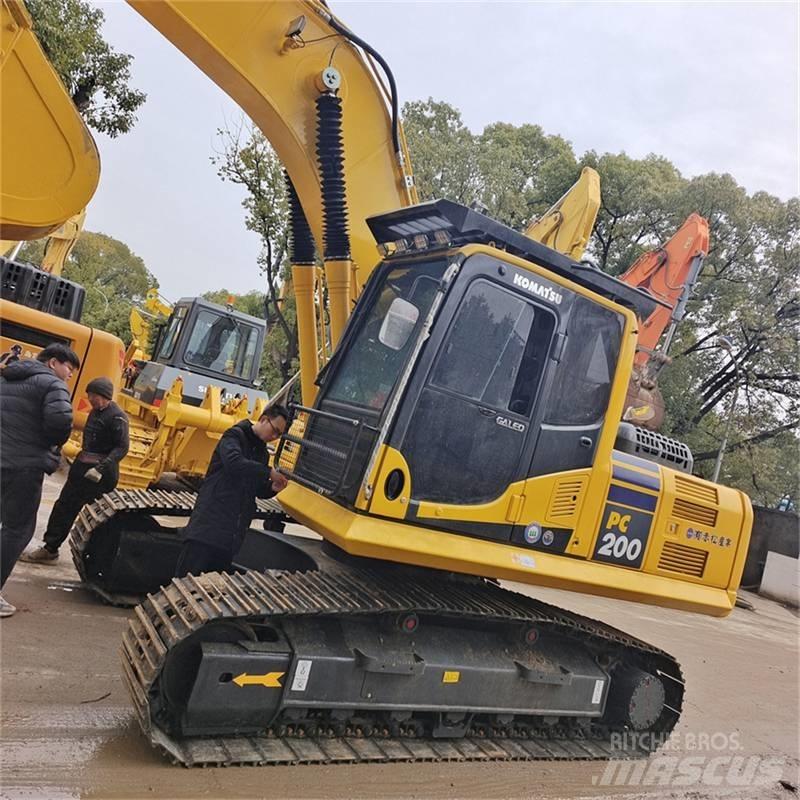 Komatsu PC200-8 Excavadoras de cadenas