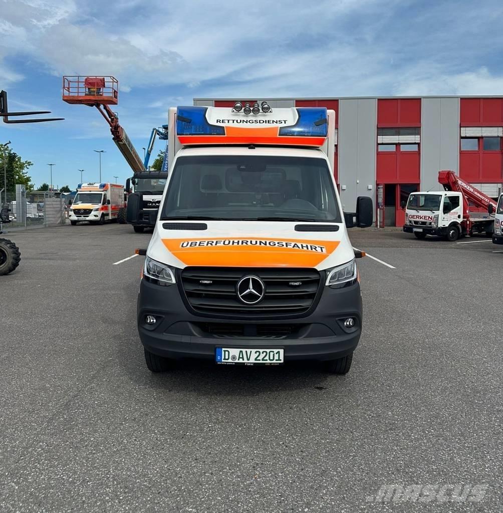 Mercedes-Benz 100 D Ambulancias