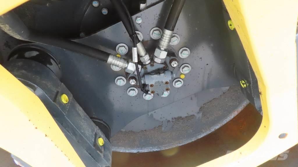 Bomag BW151 AD-5 Rodillos de doble tambor