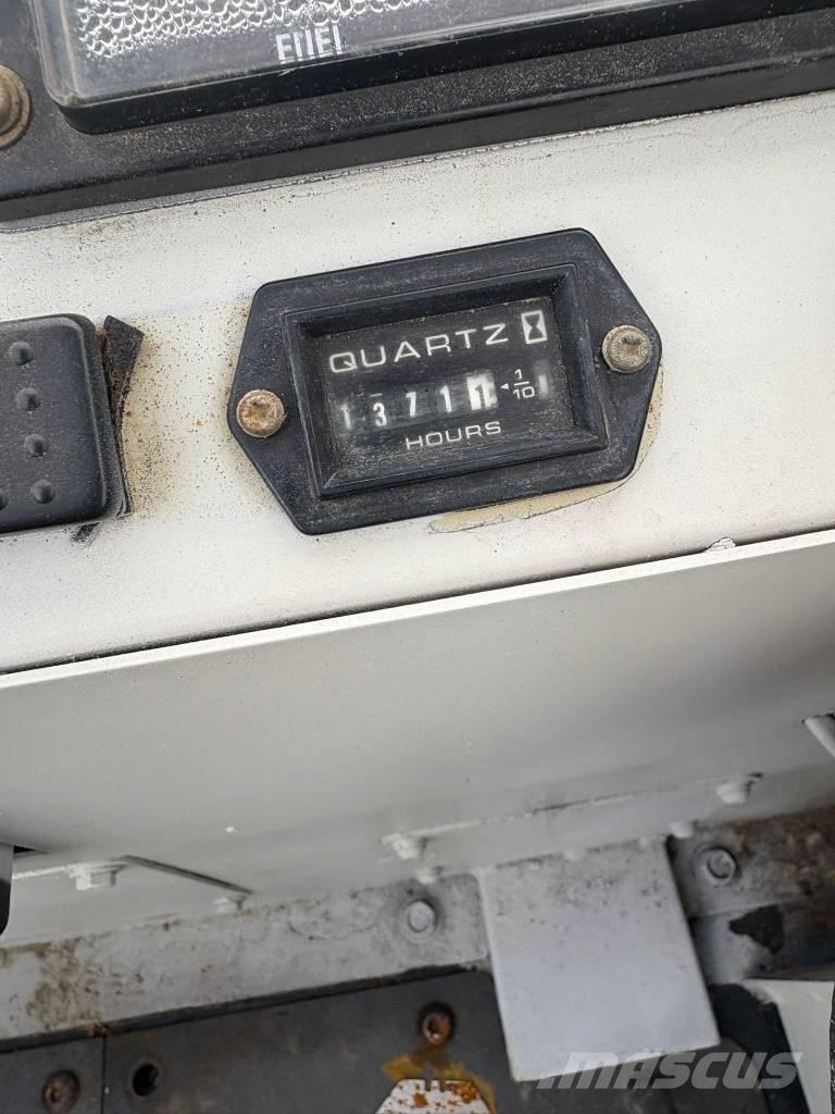 IHI IC 35 Dúmpers sobre orugas