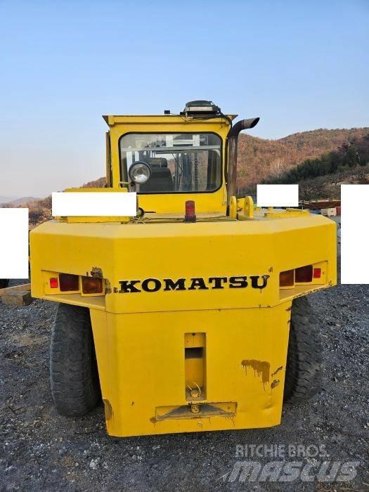 Komatsu FD 150 Carretillas retráctiles