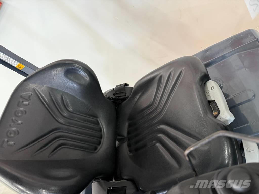 Toyota 11032 - 8FBM16T Carretillas de horquilla eléctrica