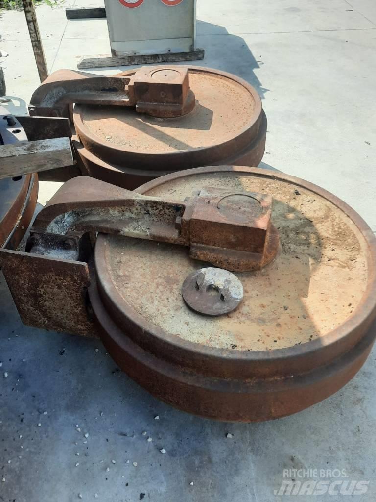 Hitachi EX 700 Cadenas, orugas y chasis
