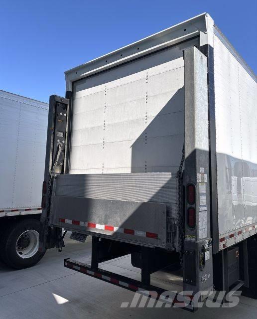 Freightliner M2 Camiones caja cerrada