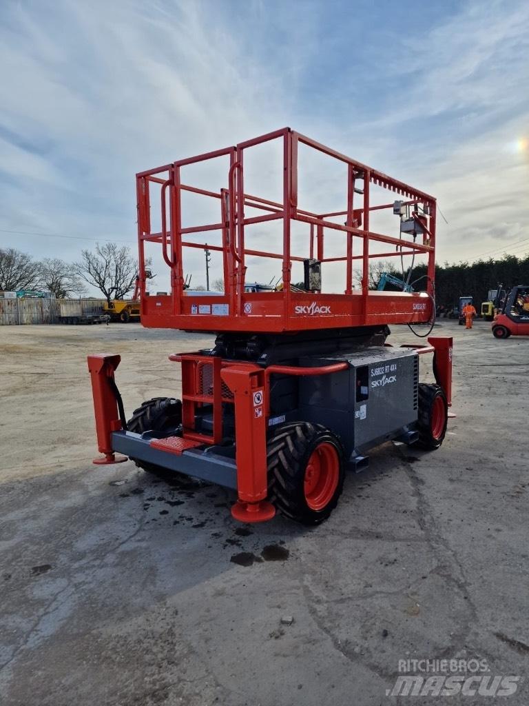 SkyJack SJ 6832 RT Plataformas tijera