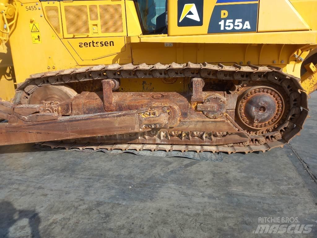 Komatsu D155A-6R Buldozer sobre oruga