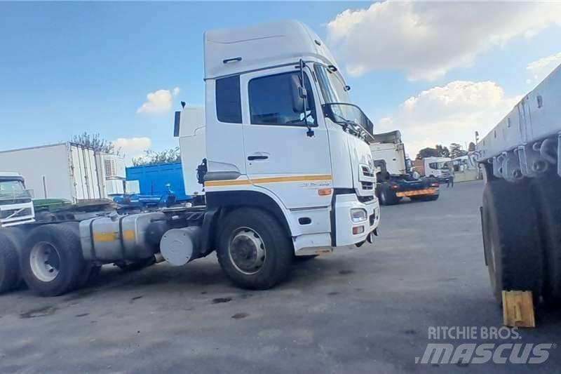 UD QUESTER GWE440 Otros camiones