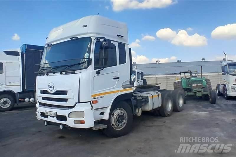 UD QUESTER GWE440 Otros camiones