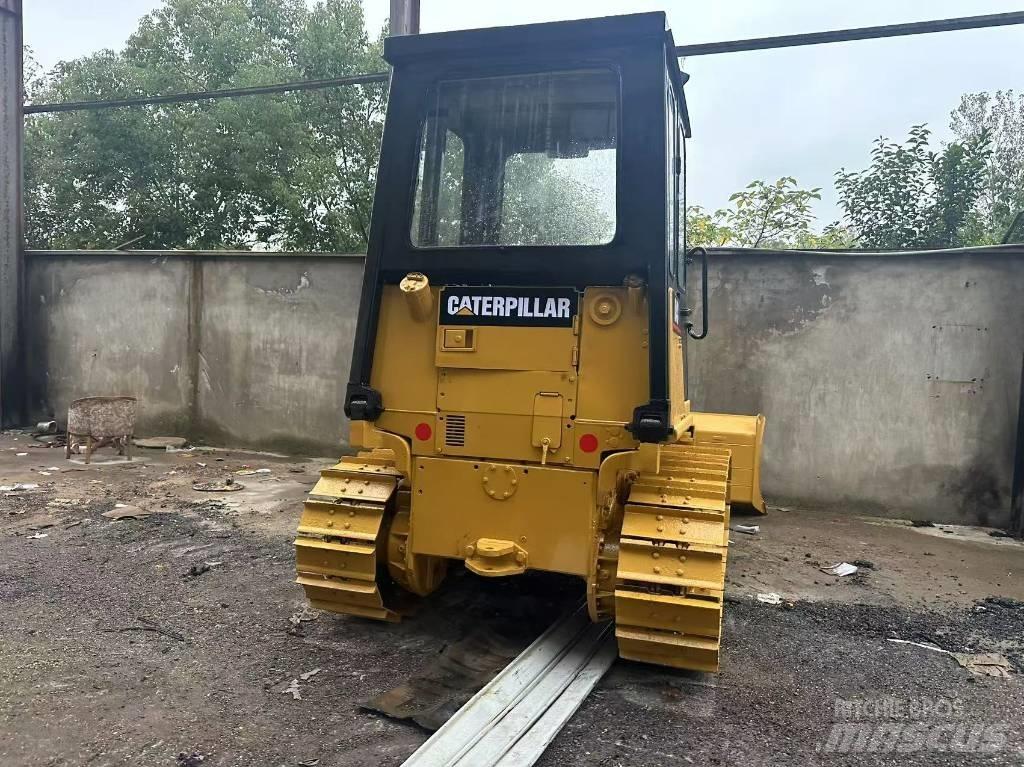 CAT D 4 C Buldozer sobre oruga