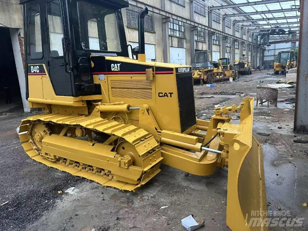 CAT D 4 C Buldozer sobre oruga