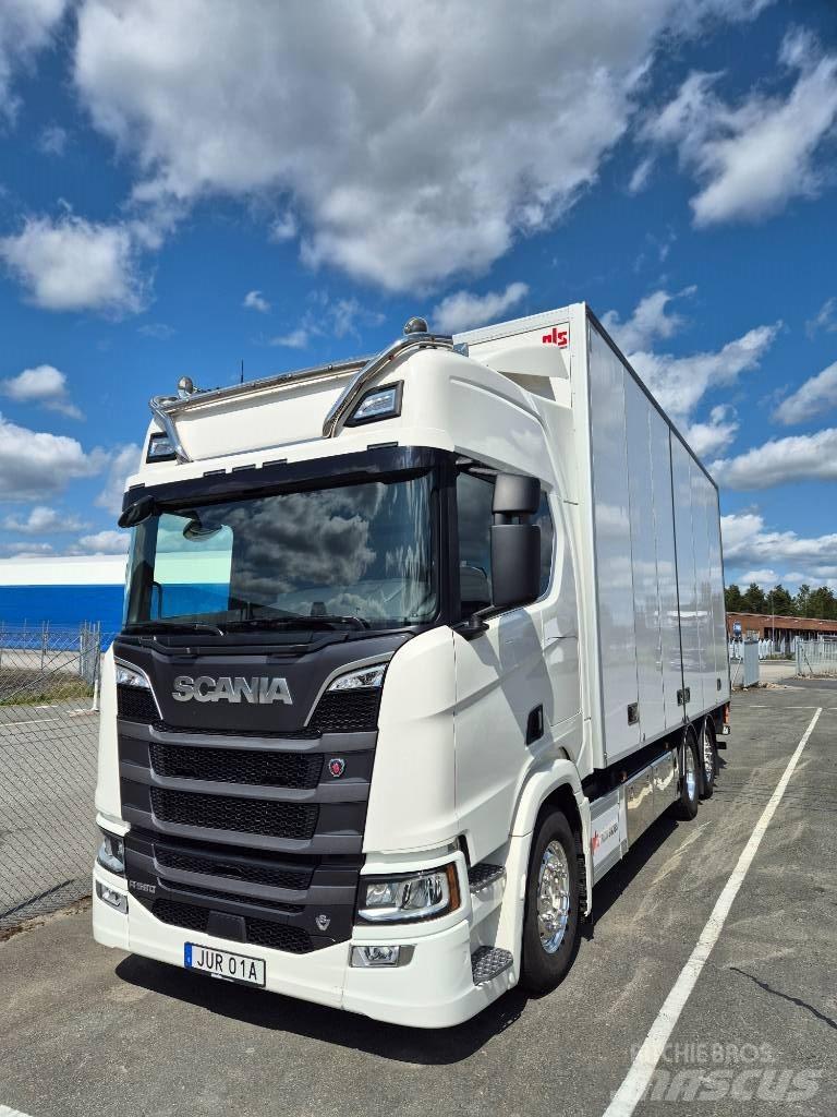 Scania R 590 Camiones caja cerrada