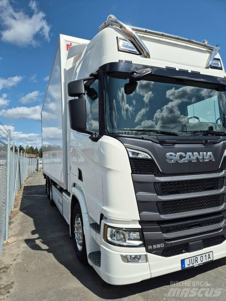 Scania R 590 Camiones caja cerrada