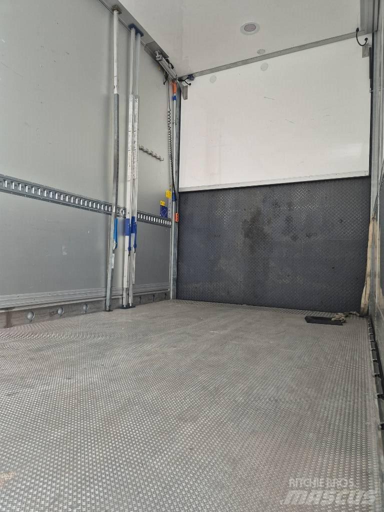Scania R 590 Camiones caja cerrada