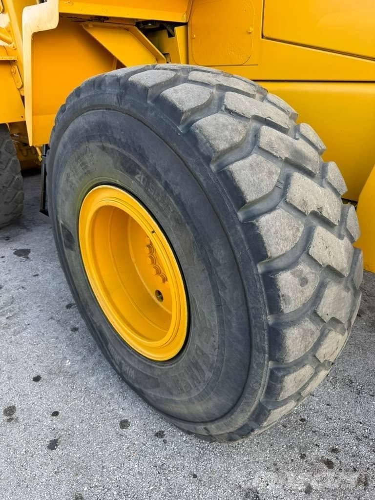 Komatsu WA 320-5L Cargadoras sobre ruedas