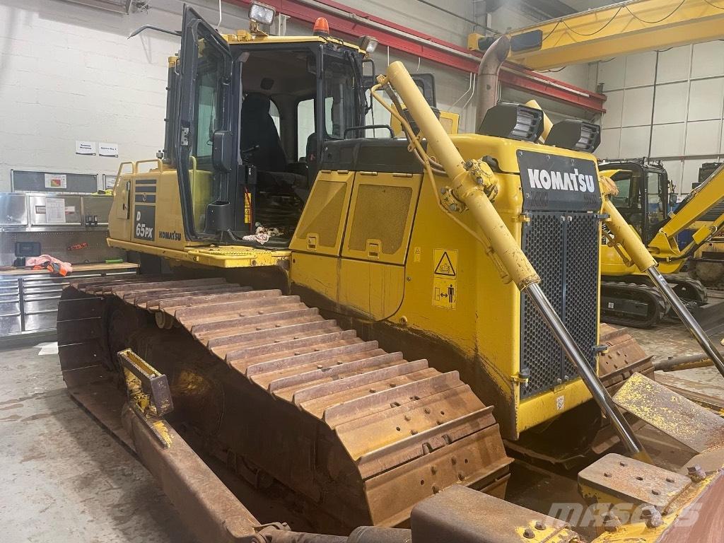 Komatsu D 65 PX-18 Buldozer sobre oruga